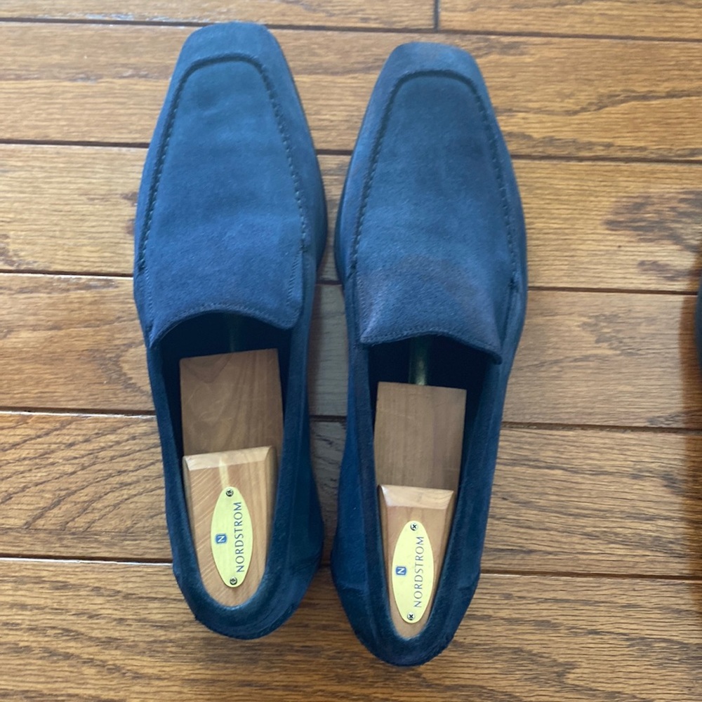 Blue suede  Donald J Pliner Size 11. Gently used and in great condition.